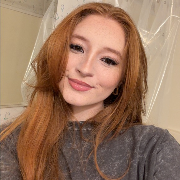 Meet your Posher, Emilie - Picture 1 of 1